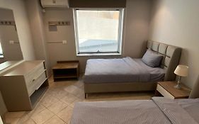 Crescent Of The Lake Luxury Apartment
